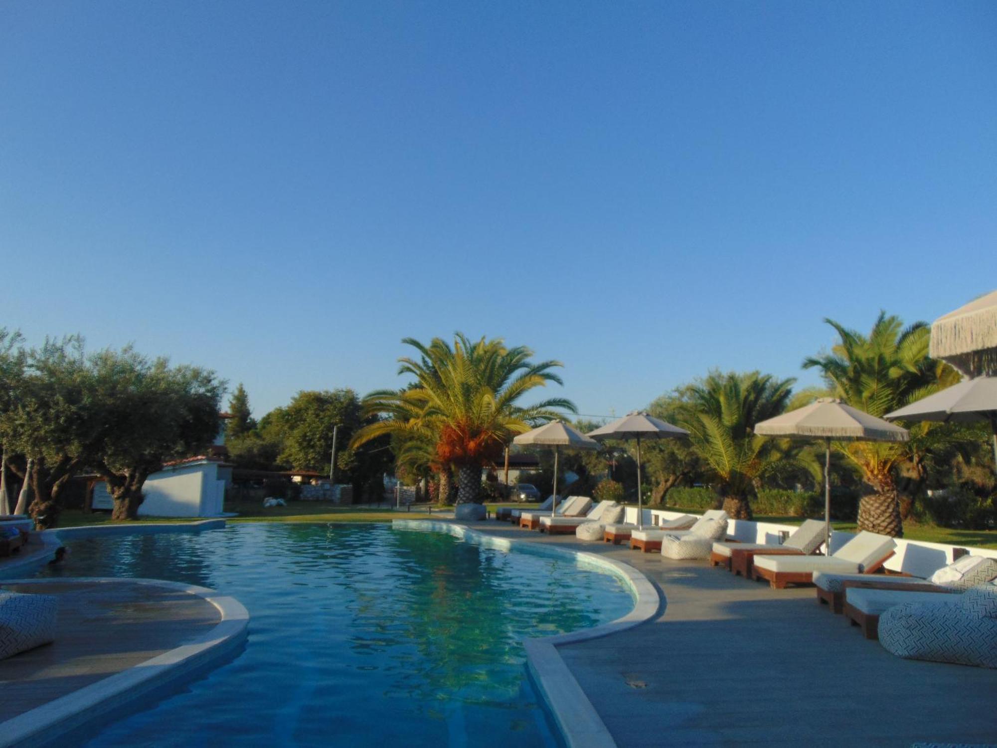 Domus Hospitality Aparthotel Vourvourou Exterior photo